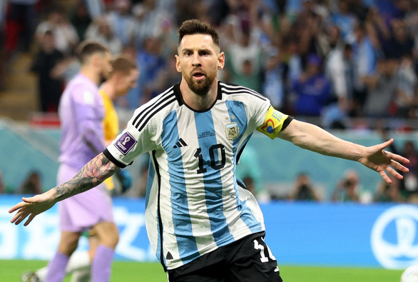 Messi rực sáng trước tuyển Úc, đưa Argentina vào tứ kết. 