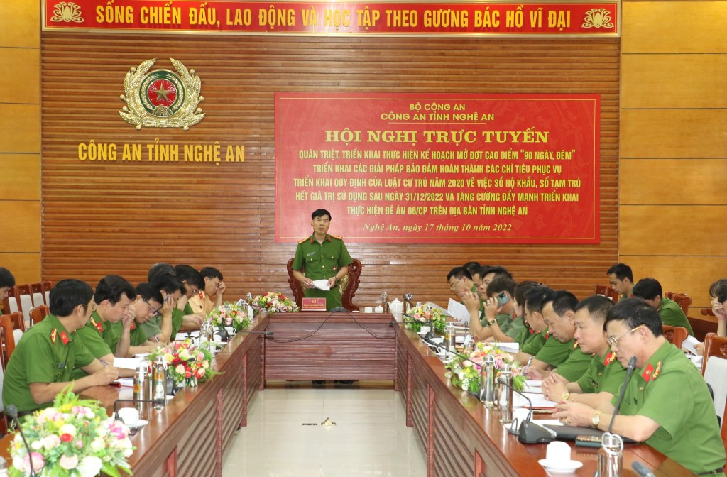 Đồng chí Đại tá Cao Minh Huyền, Phó Giám đốc Công an tỉnh phát biểu chỉ đạo tại Hội nghị quán triệt, triển khai thực hiện kế hoạch mở đợt cao điểm “90 ngày, đêm”