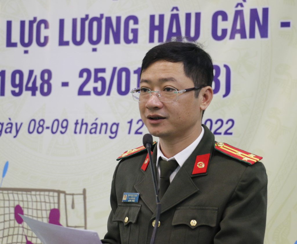 Đồng chí Thượng tá Trần Ngọc Tuấn, Phó Giám đốc Công an tỉnh Nghệ An phát biểu khai mạc giải cầu lông