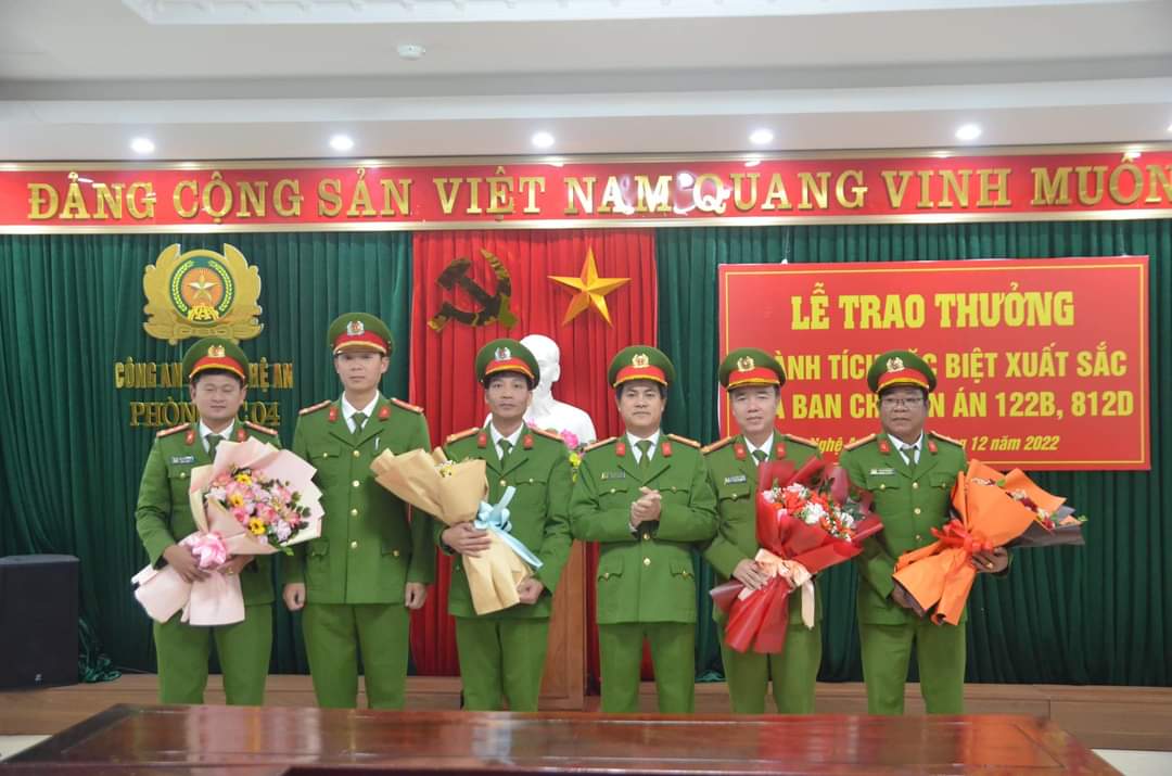 Lãnh đạo Công an tỉnh trao thưởng và chúc mừng cho các lực lượng phá thành công 02 chuyên án về ma túy và pháo nổ