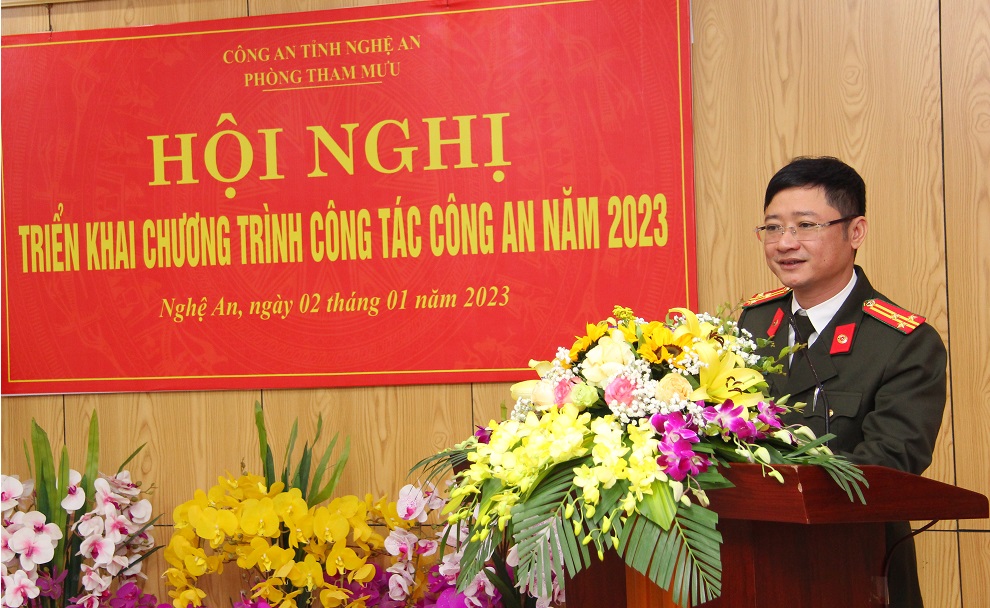 Đồng chí Thượng tá Trần Ngọc Tuấn, Phó Giám đốc Công an tỉnh phát biểu chỉ đạo tại Hội nghị