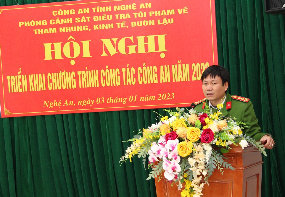 Các đồng chí Phó Trưởng phòng Cảnh sát điều tra tội phạm về tham nhũng, kinh tế và buôn lậu Công an tỉnh Nghệ An phát biểu tại Hội nghị