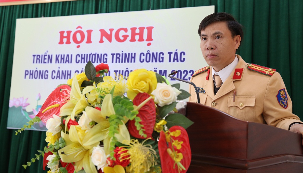 Đồng chí Thượng tá Lê Thanh Nghị - Trưởng phòng Cảnh sát giao thông phát biểu tại Hội nghị
