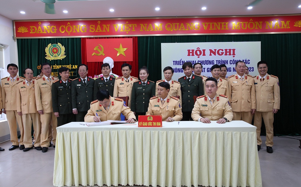 Ký cam kết thực hiện phong trào thi đua “Vì an ninh Tổ quốc” năm 2023