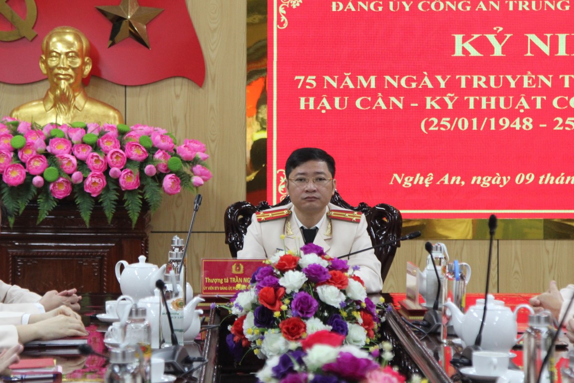 Đồng chí Trần Ngọc Tuấn - Phó Giám đốc Công an tỉnh chủ trì tại điểm cầu Công an Nghệ An 