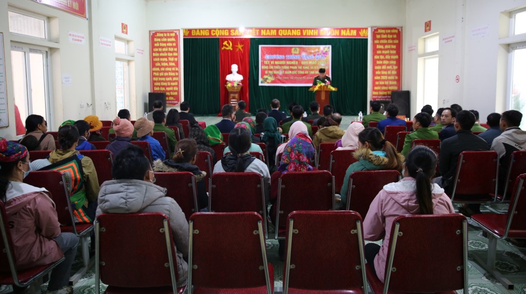 Toàn cảnh buổi trao quà