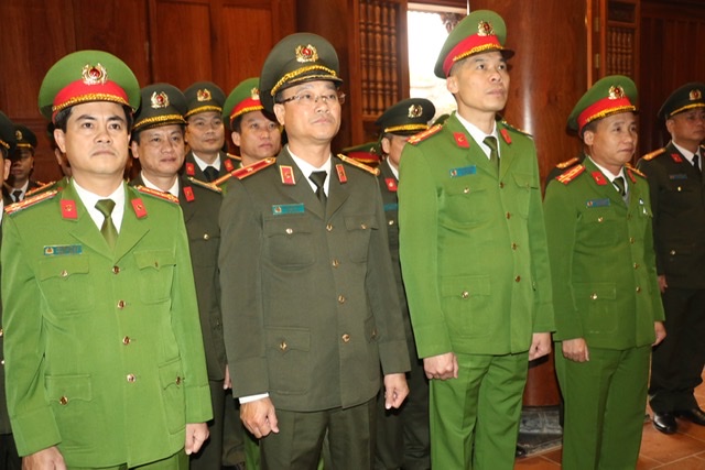 Các đại biểu tưởng nhớ Chủ tịch Hồ Chí Minh