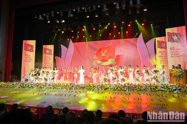 Chương trình biểu diễn nghệ thuật tại lễ kỷ niệm 60 năm Ngày Bác Hồ về thăm Vĩnh Phúc.