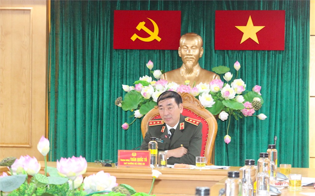 Thứ trưởng Trần Quốc Tỏ chủ trì cuộc họp với Cục Truyền thông Công an nhân dân và một số đơn vị.