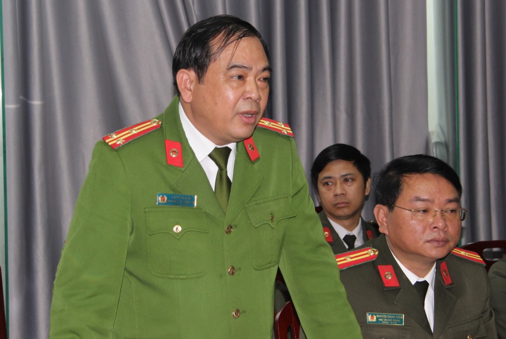 Đại diện lãnh đạo UBND huyện và Công an huyện Nam Đàn phát biểu ý kiến