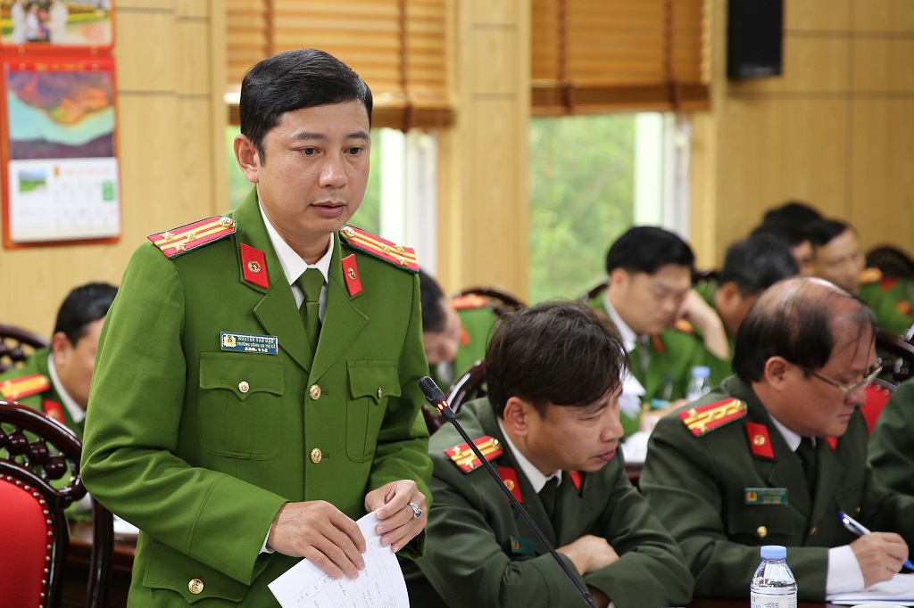 Trưởng Công an thị xã Thái Hòa phát biểu tại Hội nghị