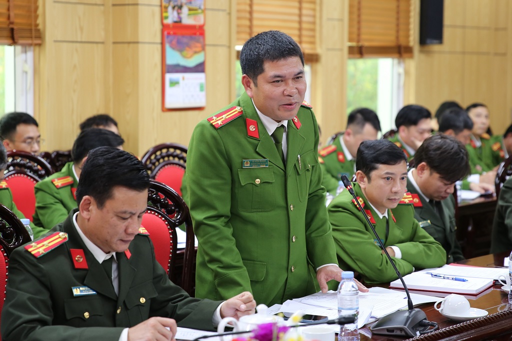 Đồng chí Trưởng Công an thị xã Cửa Lò phát biểu tại Hội nghị