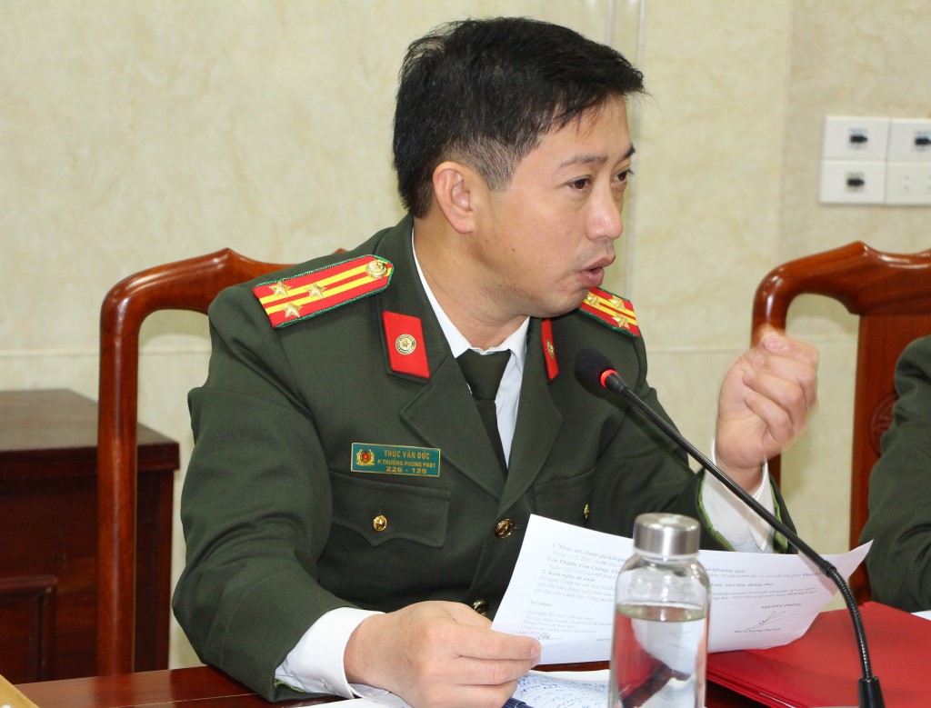 Đại diện các phòng nghiệp vụ Công an tỉnh thảo luận tại buổi làm việc