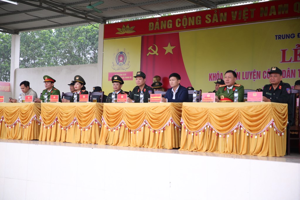Các đại biểu dự Lễ khai giảng