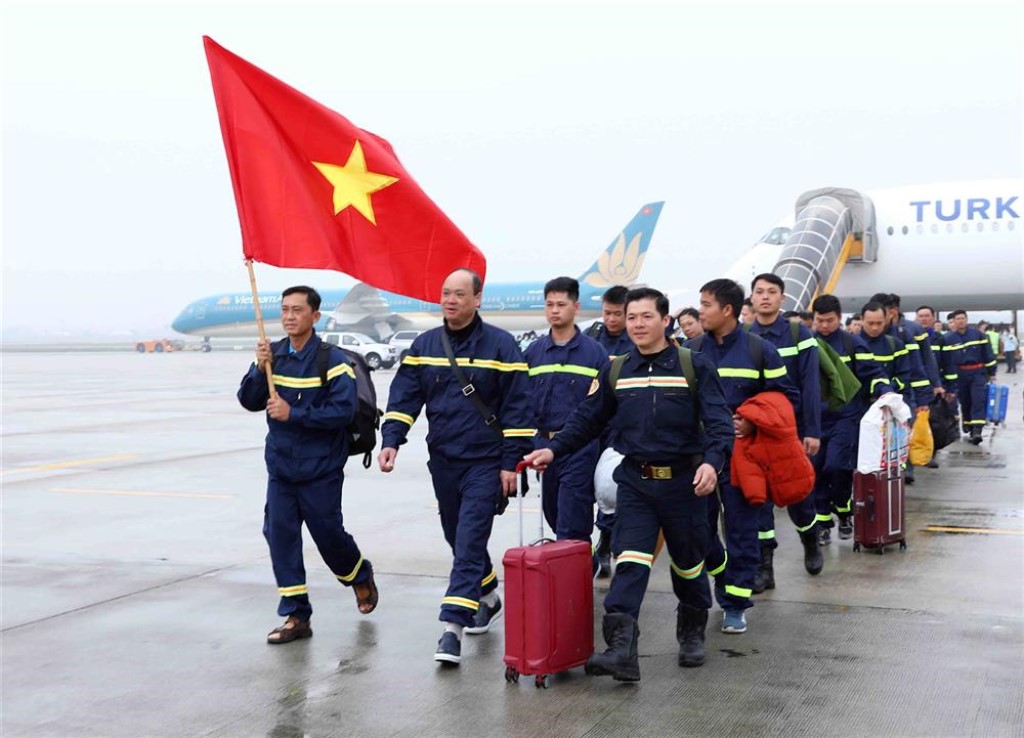 Đoàn công tác tìm kiếm cứu nạn, cứu hộ Bộ Công an hoàn thành nhiệm vụ trở về từ Thổ Nhĩ Kỳ đến sân bay quốc tế Nội Bài.
