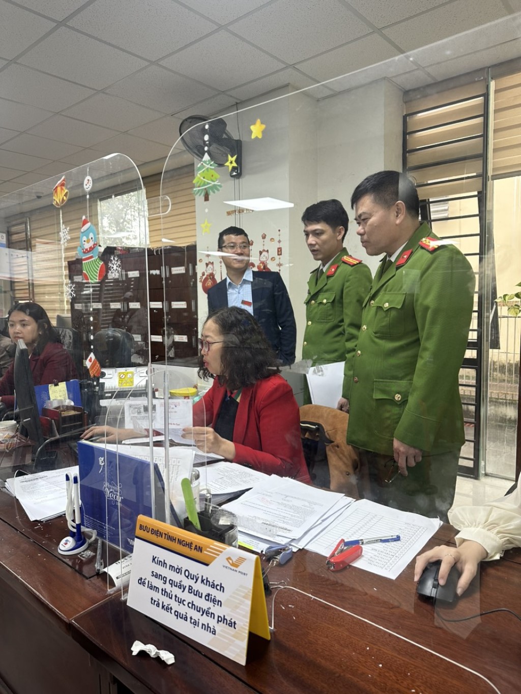 Đoàn kiểm tra công tác thực hiện Nghị định 104 của UBND tỉnh kiểm tra tại Trung tâm Phục vụ hành chính công tỉnh