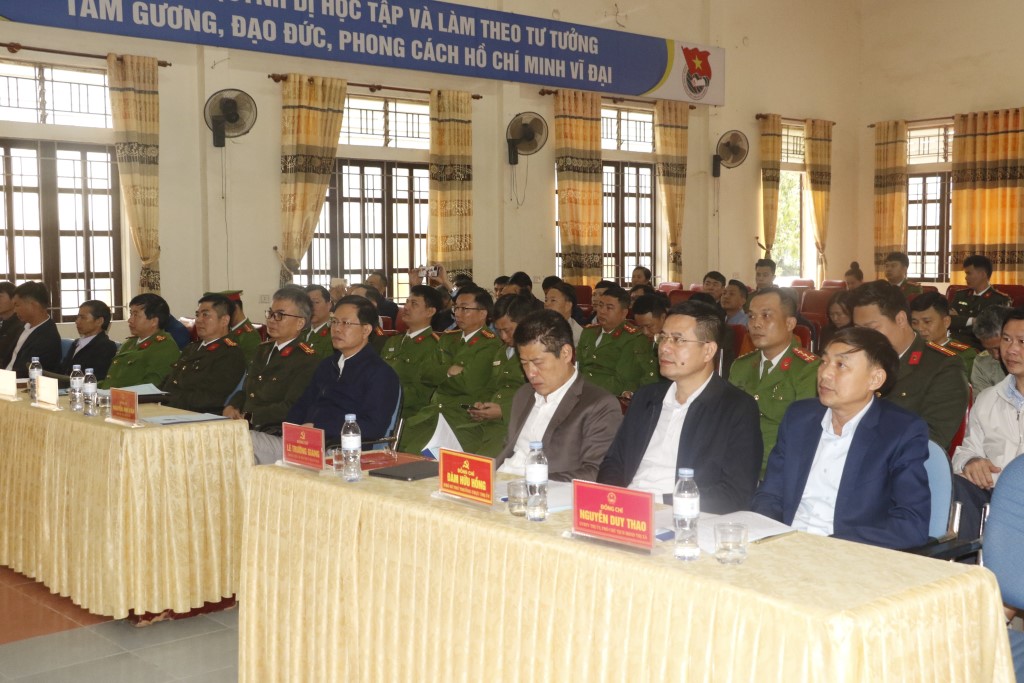 Các đại biểu tới dự