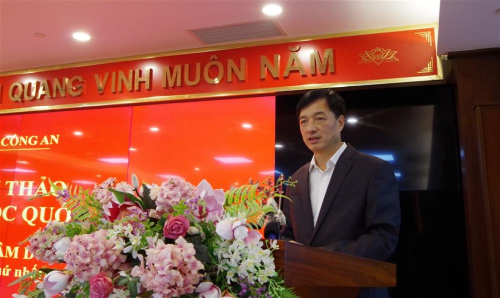 Thứ trưởng Nguyễn Duy Ngọc phát biểu khai mạc Hội thảo.