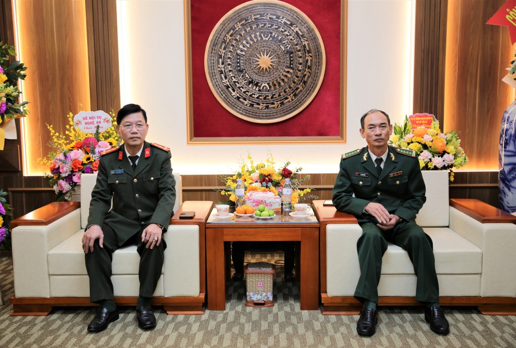 Đồng chí Đại tá Lê Văn Thái, Phó Giám đốc Công an tỉnh và đồng chí Đại tá Lê Như Cương, Bí thư Đảng ủy, Chính ủy Bộ đội Biên phòng tỉnh mong muốn hai lực lượng tiếp tục có sự phối hợp chặt chẽ hơn nữa trên các lĩnh vực, sẵn sàng sát cánh bên nhau giữ vững an ninh chính trị, trật tự an toàn xã hội trên địa bàn tỉnh nhà