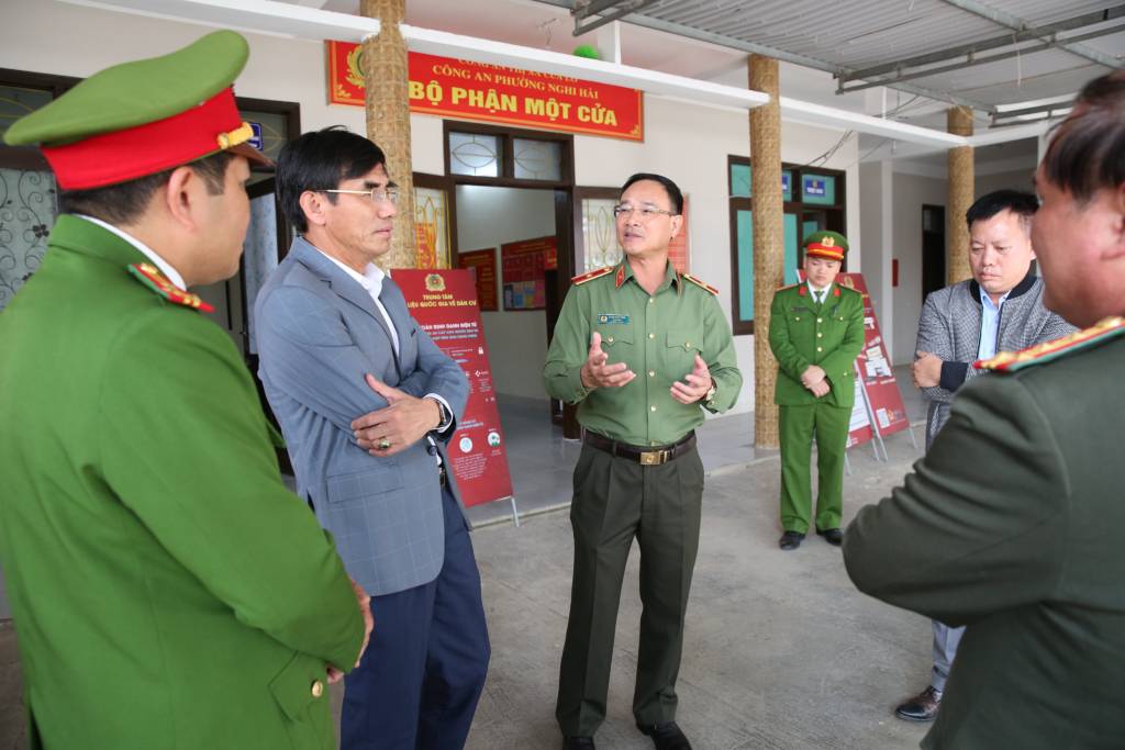 Đoàn công tác Công an tỉnh trực tiếp đi khảo sát thực tế tại Công an một số phường trên địa bàn thị xã Cửa Lò