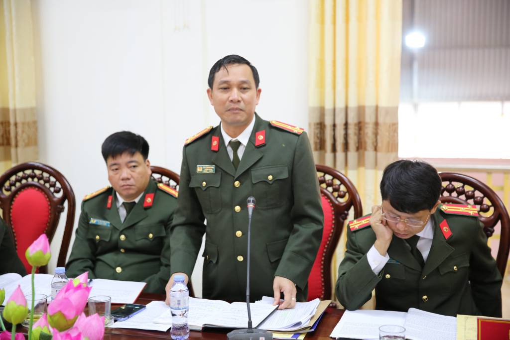 Đồng chí Trưởng phòng Xây dựng phong trào bảo vệ ANTQ phát biểu tại buổi làm việc