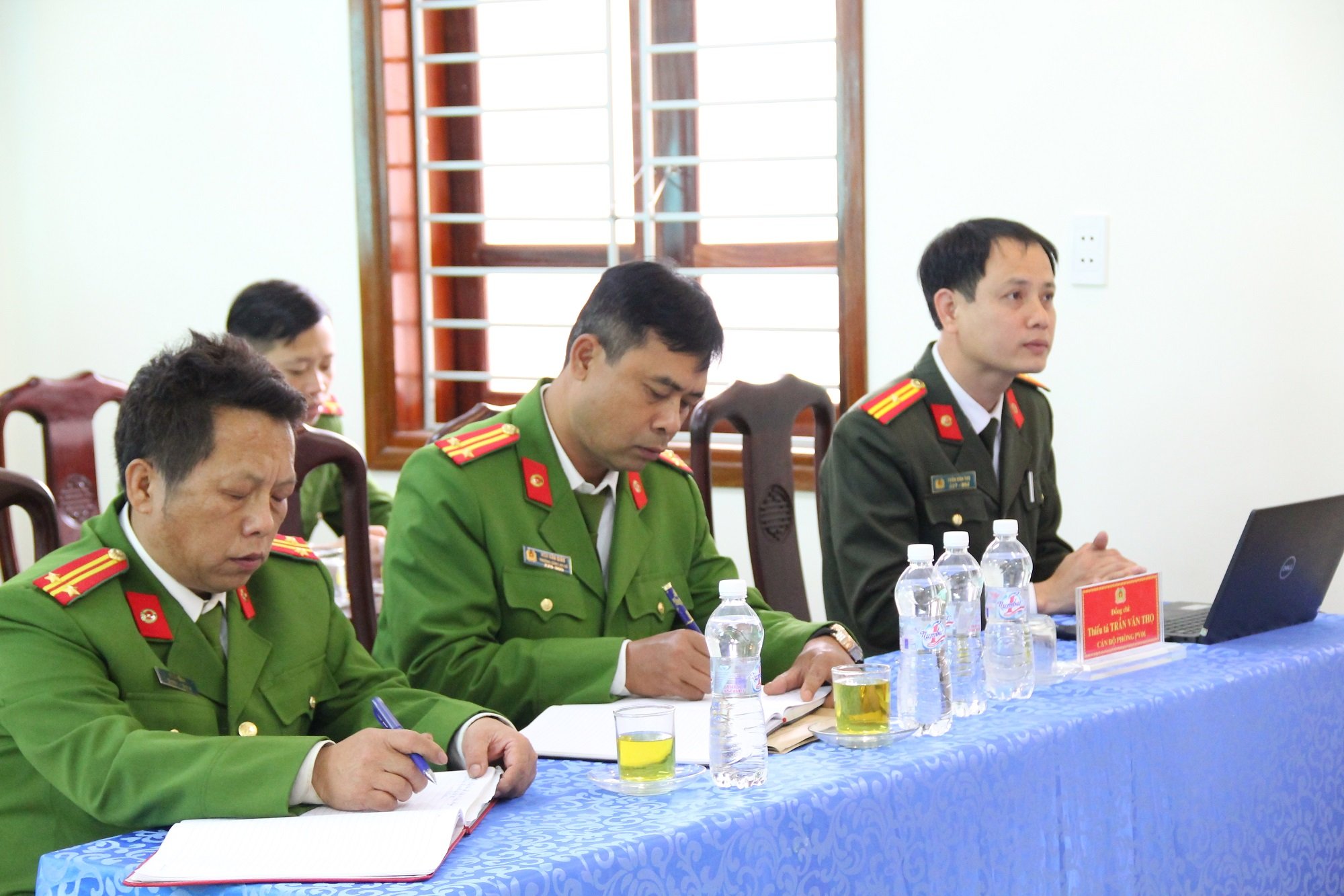 Các đại biểu tham dự Lễ ra mắt Bộ phận một cửa Công an cấp huyện kiểu mẫu tại Công an huyện Kỳ Sơn