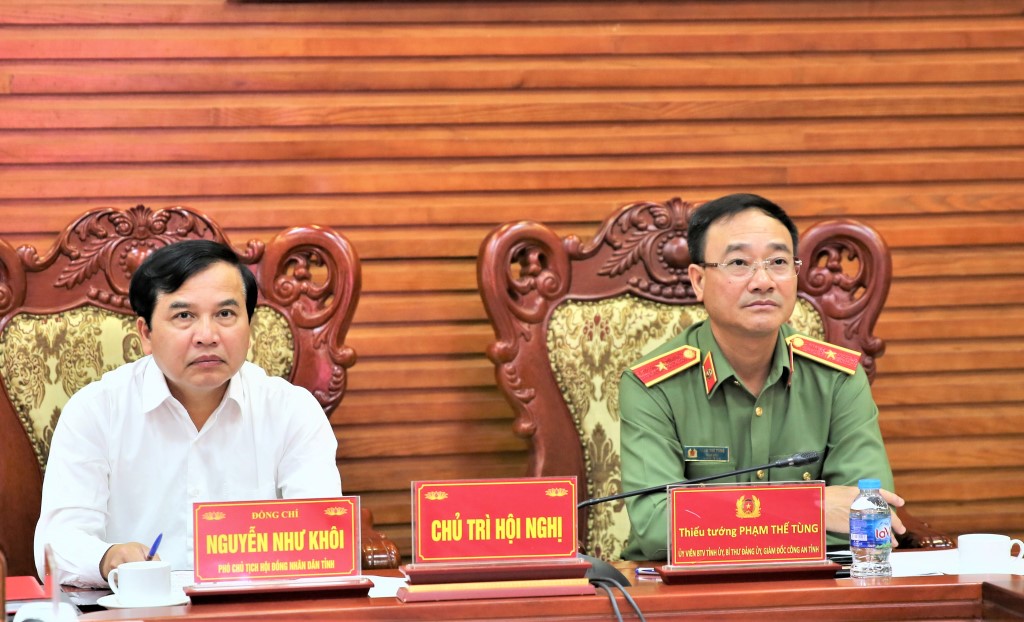 Đồng chí Thiếu tướng Phạm Thế Tùng, Ủy viên Ban Thường vụ Tỉnh ủy, Giám đốc Công an tỉnh và đồng chí Nguyễn Như Khôi, Ủy viên Ban Chấp hành Đảng bộ tỉnh, Phó Chủ tịch HĐND tỉnh đồng chủ trì tại điểm cầu Công an tỉnh Nghệ An