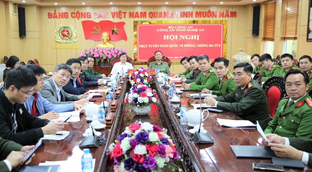 Các đại biểu tham dự Hội nghị tại điểm cầu Nghệ An