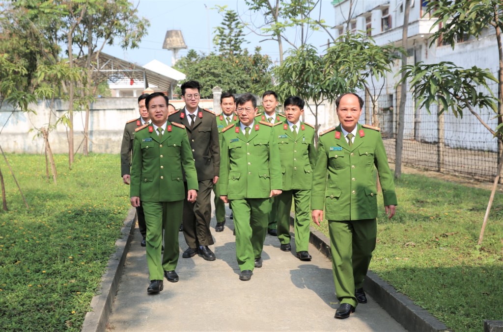 Đoàn công tác Bộ Công an kiểm tra thực tế tại Trại tạm giam Công an tỉnh