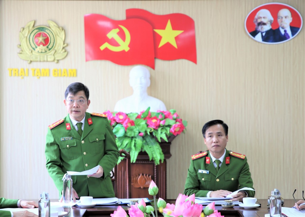 Đồng chí Đại tá Nguyễn Văn Yên, Phó Cục trưởng Cục Cảnh sát quản lý tạm giữ, tạm giam và thi hành án hình sự tại cộng đồng phát biểu trong buổi làm việc