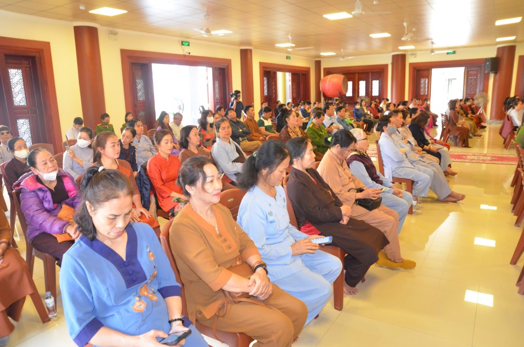 Đông đảo phật tử, Nhân dân tham dự buổi lễ