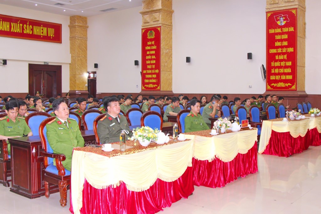 Đại biểu và đông đảo các học viên là lãnh đạo cấp phòng, Công an cấp huyện và tương đương của Công an các đơn vị, địa phương