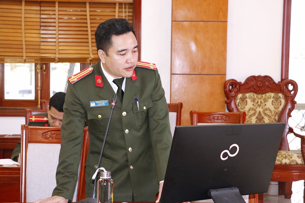 Đại diện Đội Công nghệ thông tin Phòng Tham mưu -đơn vị xây dựng phần mềm tập huấn công tác vận hành phần mềm