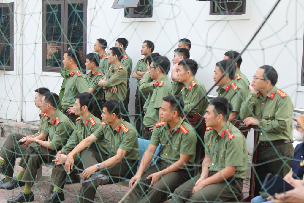Trận chung kết thu hút đông đảo cán bộ, chiến sĩ tới tham gia cổ vũ