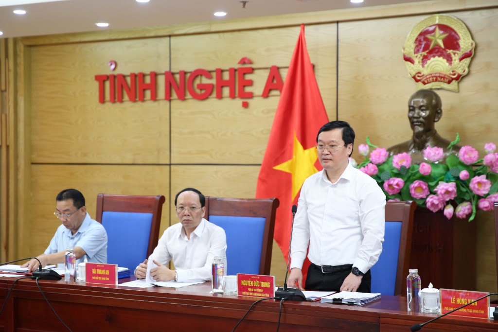 Đồng chí Chủ tịch UBND tỉnh Nguyễn Đức Trung kết luận tại phiên họp