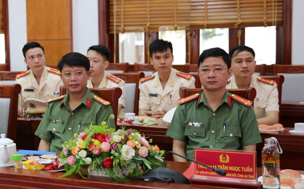 Các đại biểu dự buổi Tòa đàm