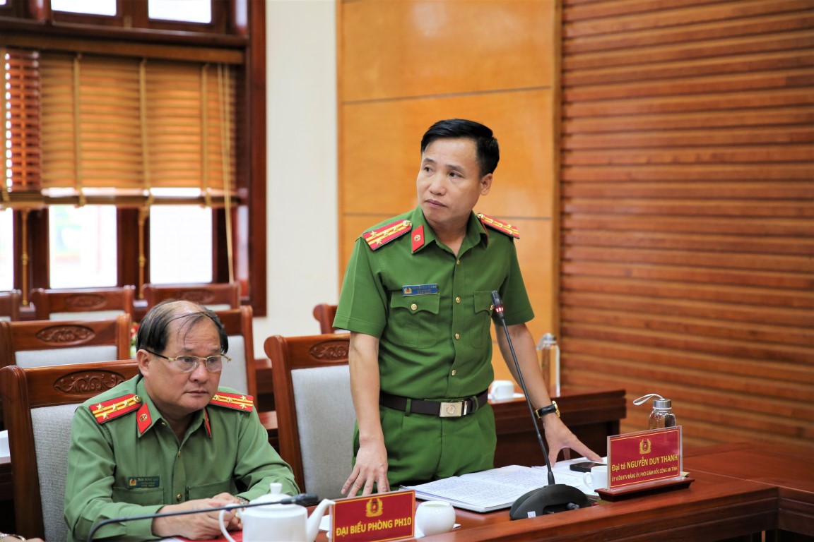 Đồng chí Đại tá Nguyễn Duy Thanh, Phó Giám đốc Công an tỉnh phát biểu