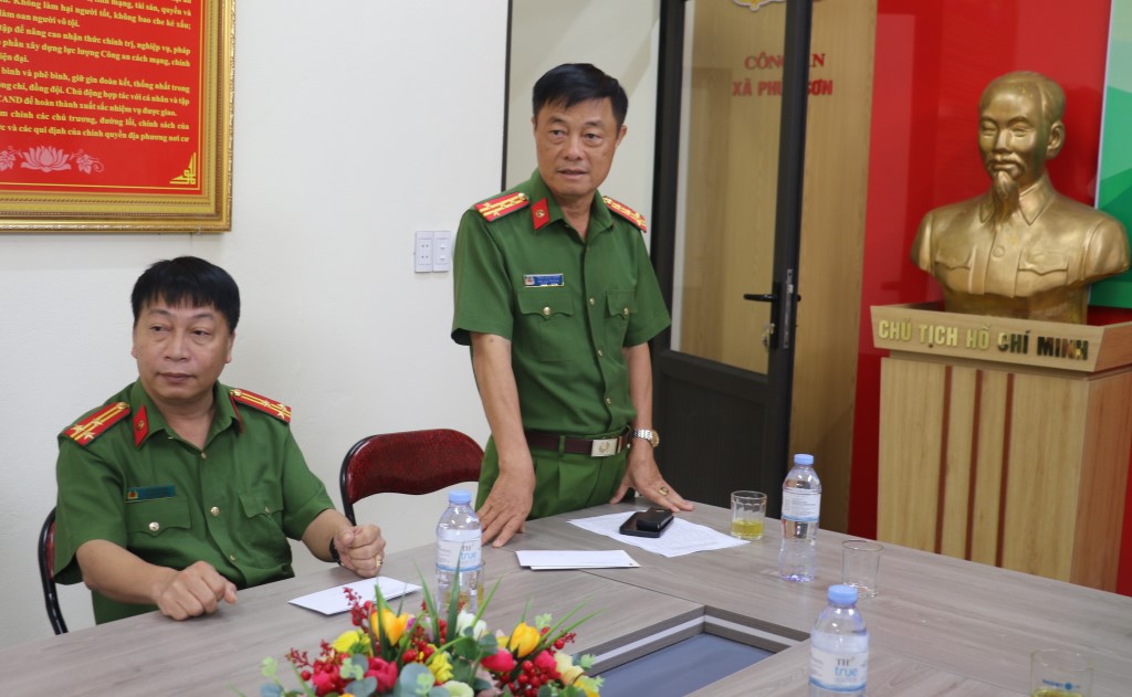 Đại tá Trần Quốc Xanh, Phó Cục trưởng Cục Cảnh sát PCTP về môi trường, Bộ Công an chân thành cảm ơn và đánh giá cao sự quan tâm, ủng hộ đặc biệt của UBND huyện Anh Sơn, Công an huyện Anh Sơn và UBND xã Phúc Sơn đã tạo điều kiện để Công an xã hoàn thành nhiệm vụ