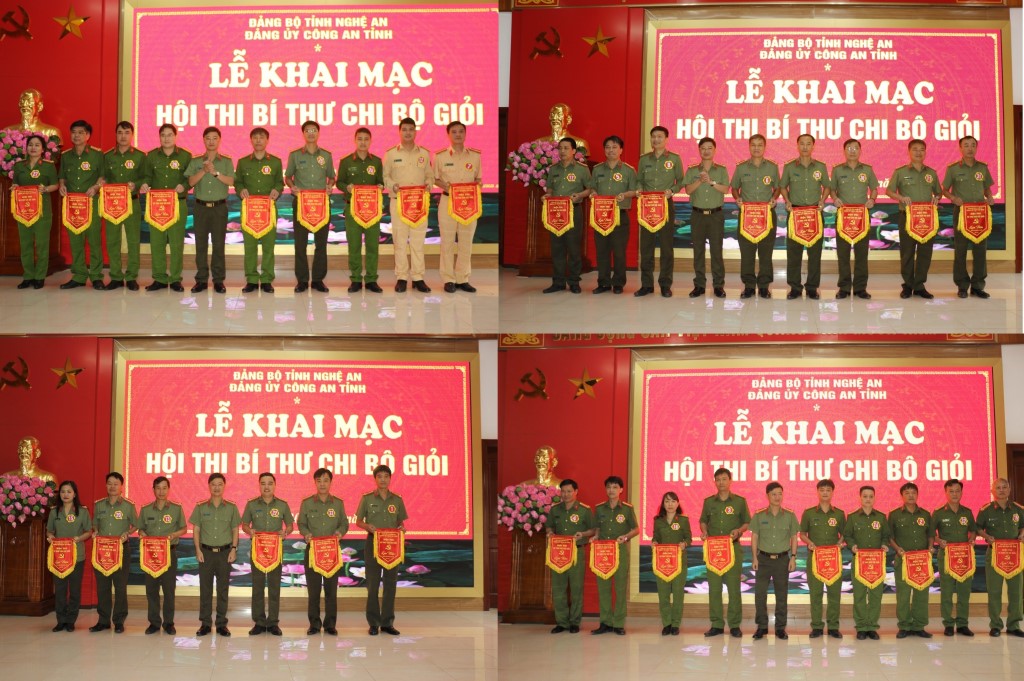 Ban tổ chức trao cờ lưu niệm cho các thí sinh tham dự