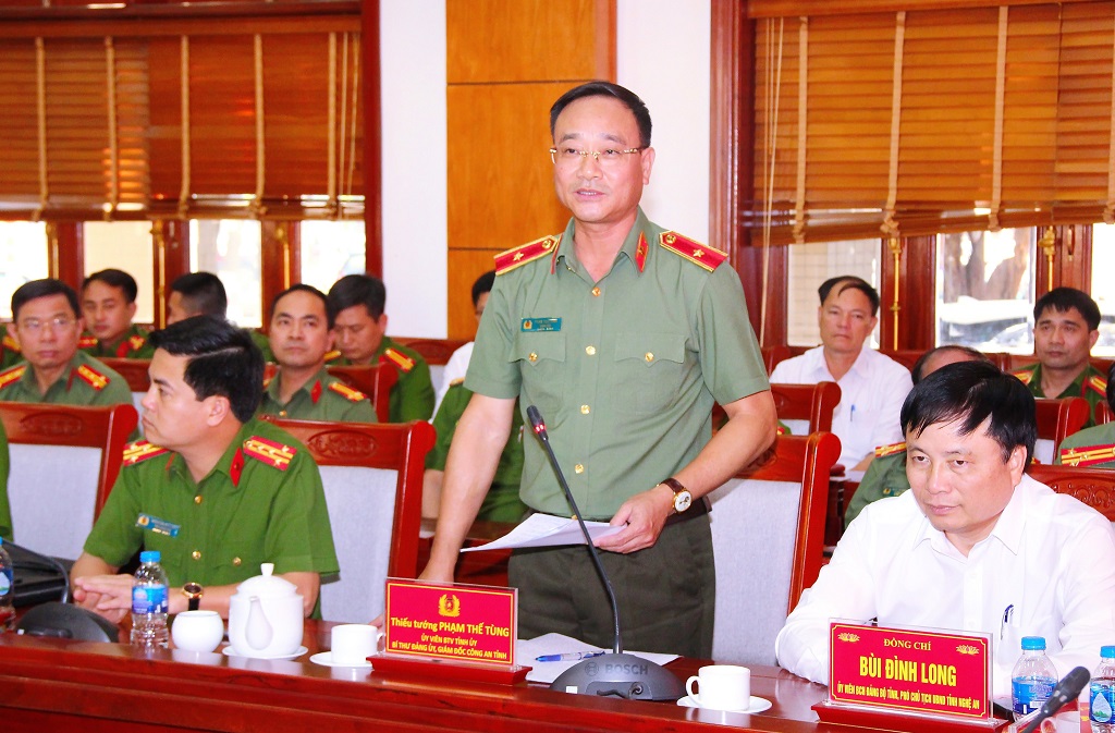 Đồng chí Thiếu tướng Phạm Thế Tùng, Giám đốc Công an tỉnh phát biểu tại Hội nghị