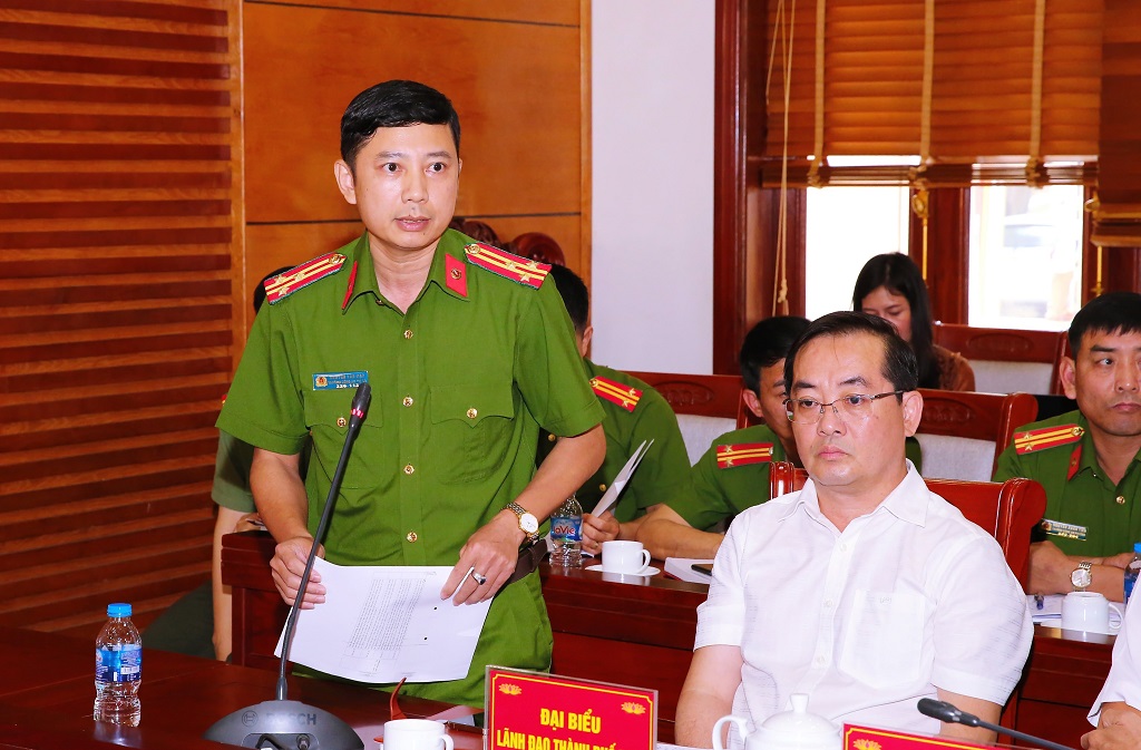 Các đại biểu tham dự Hội nghị phát biểu thảo luận