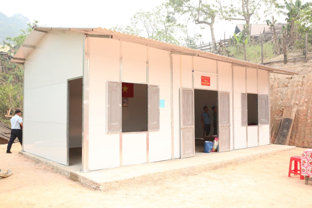 Mỗi căn nhà có diện tích xây dựng là 46,5m2, diện tích sử dụng là 36,0m2 đảm bảo vững chắc chống chịu được các loại hình thời tiết