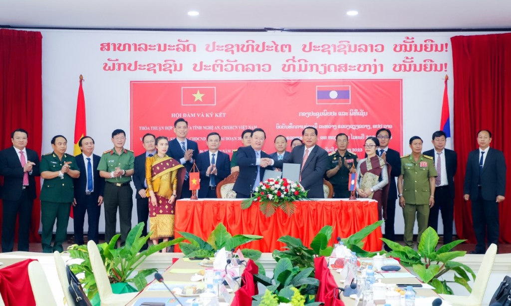 Lãnh đạo tỉnh Nghệ An và tỉnh Xiêng Khoảng ký kết biên bản hợp tác giai đoạn 2023-2025