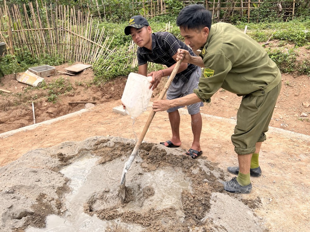 Nguồn nước phục vụ quá trình xây dựng tại hai bản không nhiều như ở các nơi khác