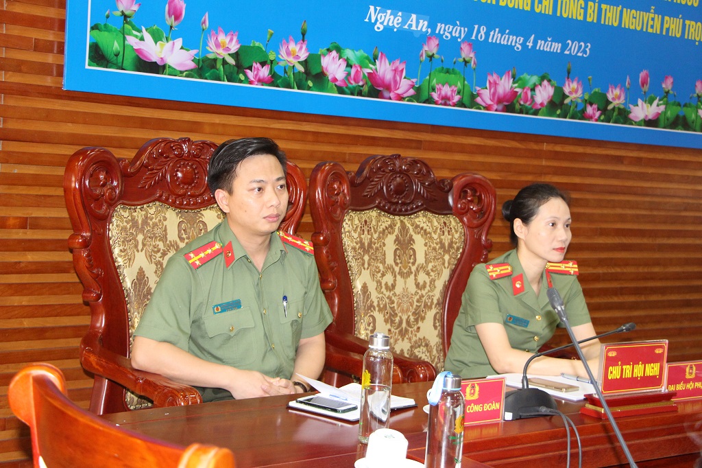 Chủ tịch Hội Phụ nữ và Chủ tịch Công đoàn Công an Nghệ An dự và chủ trì tại điểm cầu Nghệ An