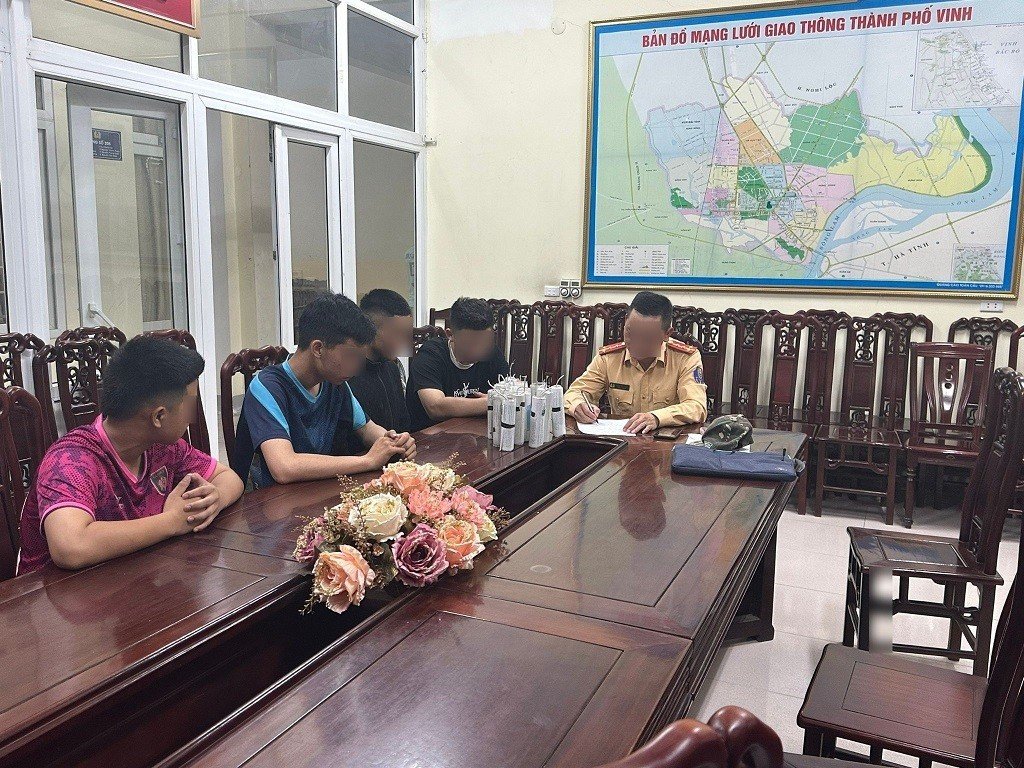 Cơ quan Công an làm việc với nhóm thanh, thiếu niên