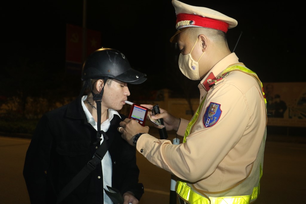 Tăng cường tuần tra, xử lý vi phạm nồng độ cồn