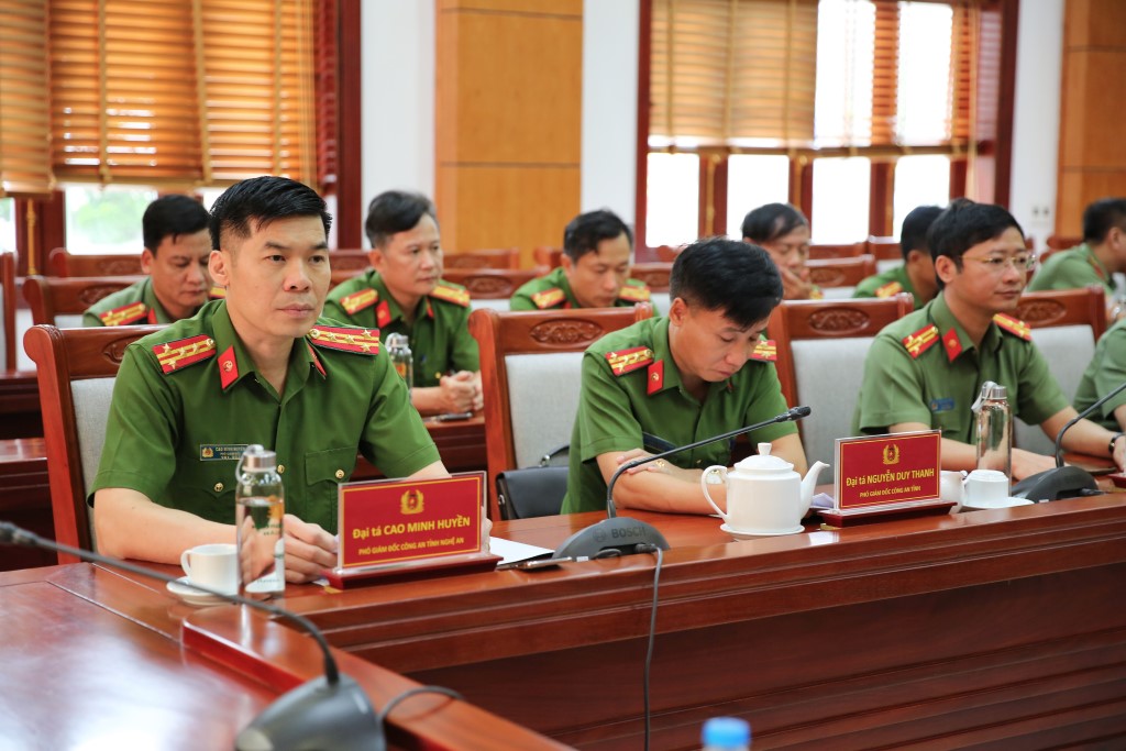 Các đại biểu tham dự buổi lễ