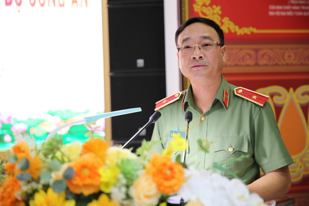 Đồng chí Thiếu tướng Phạm Thế Tùng, Ủy viên Ban Thường vụ Tỉnh ủy, Giám đốc Công an tỉnh phát biểu tại buổi lễ