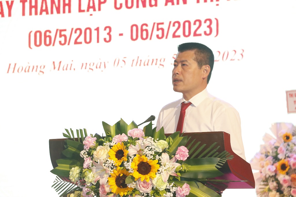 Đồng chí Lê Trường Giang - Bí thư Thị uỷ thị xã Hoàng Mai phát biểu tại buổi lễ